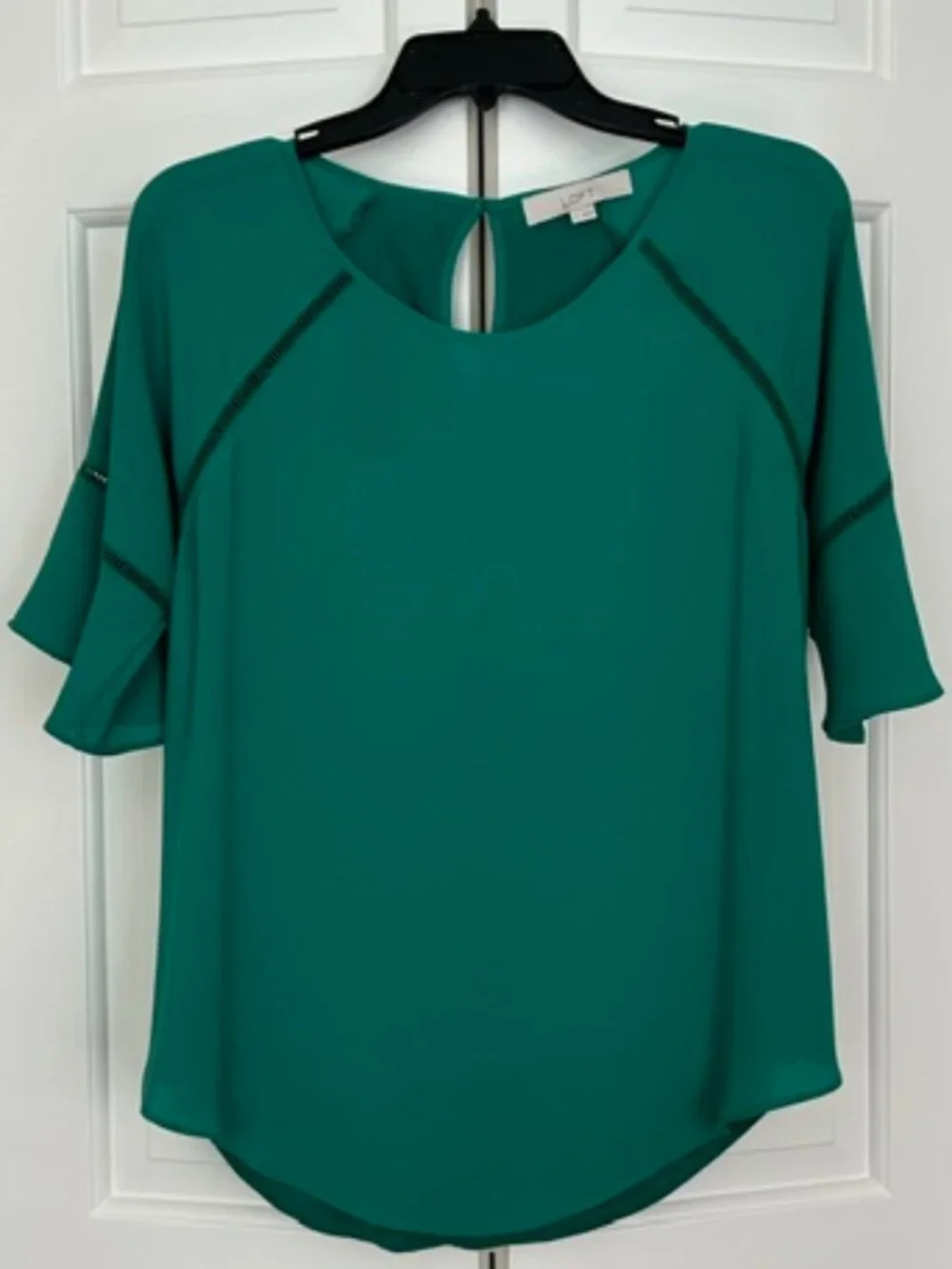 LOFT EUC Emerald Green Mixed Media Flutter Sleeve Button Back Blouse Small